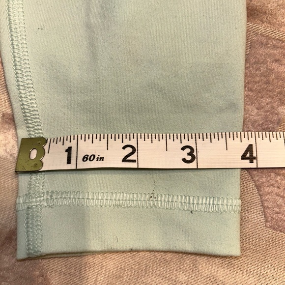 Lululemon sz 6, light mint green leggings - retail $98 - Picture 5 of 9